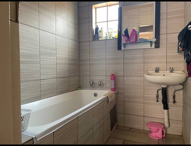 3 BEDROOM FREEHOLD FOR SALE IN ROSSLYN